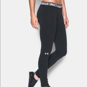 Under Armour black leggings